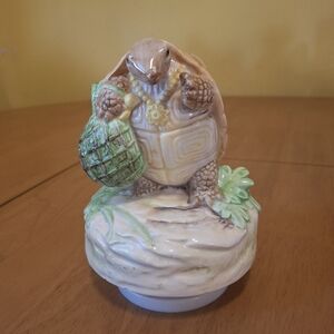 Schmid Beatrix Potter Mr. Alderman Ptolemy Turtle Revolving Music Box